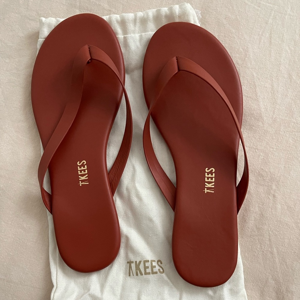 Tkees flip flops